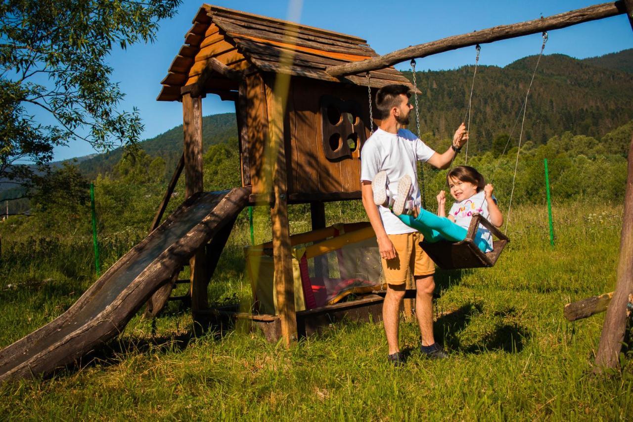 הוילה מיקוליצ'ין Mountains Hut מראה חיצוני תמונה